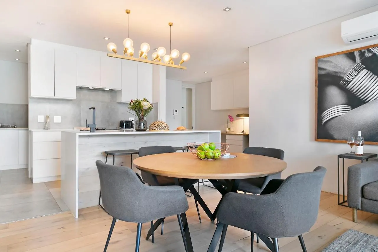 Elements Luxury Suites By Totalstay Cape Town 4*,