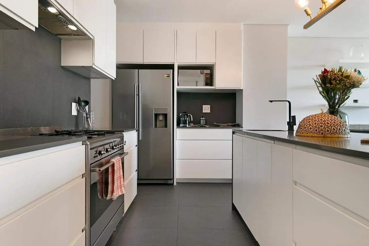 Elements Luxury Suites By Totalstay Cape Town 4*,